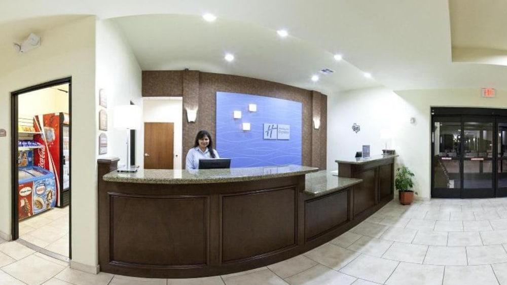 拉波特市快捷假日套房酒店 外观 照片